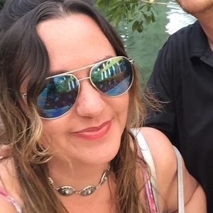 Meet your Posher, Alicia